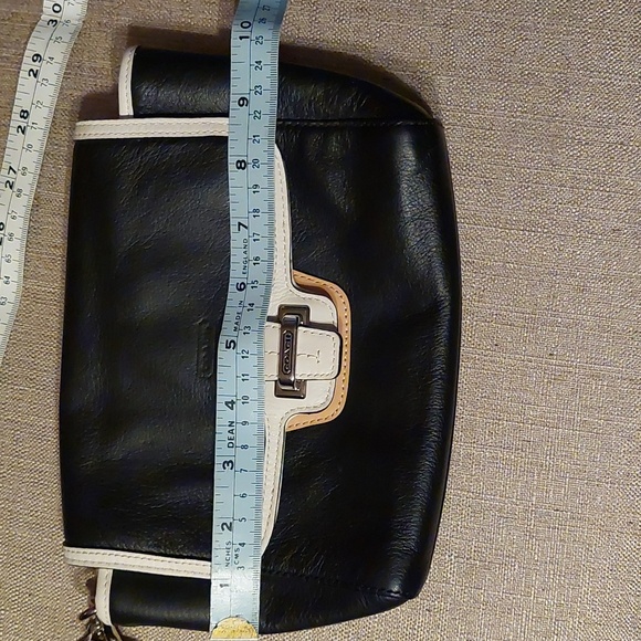 Coach Wristlet Clutch Black White - Picture 8 of 9